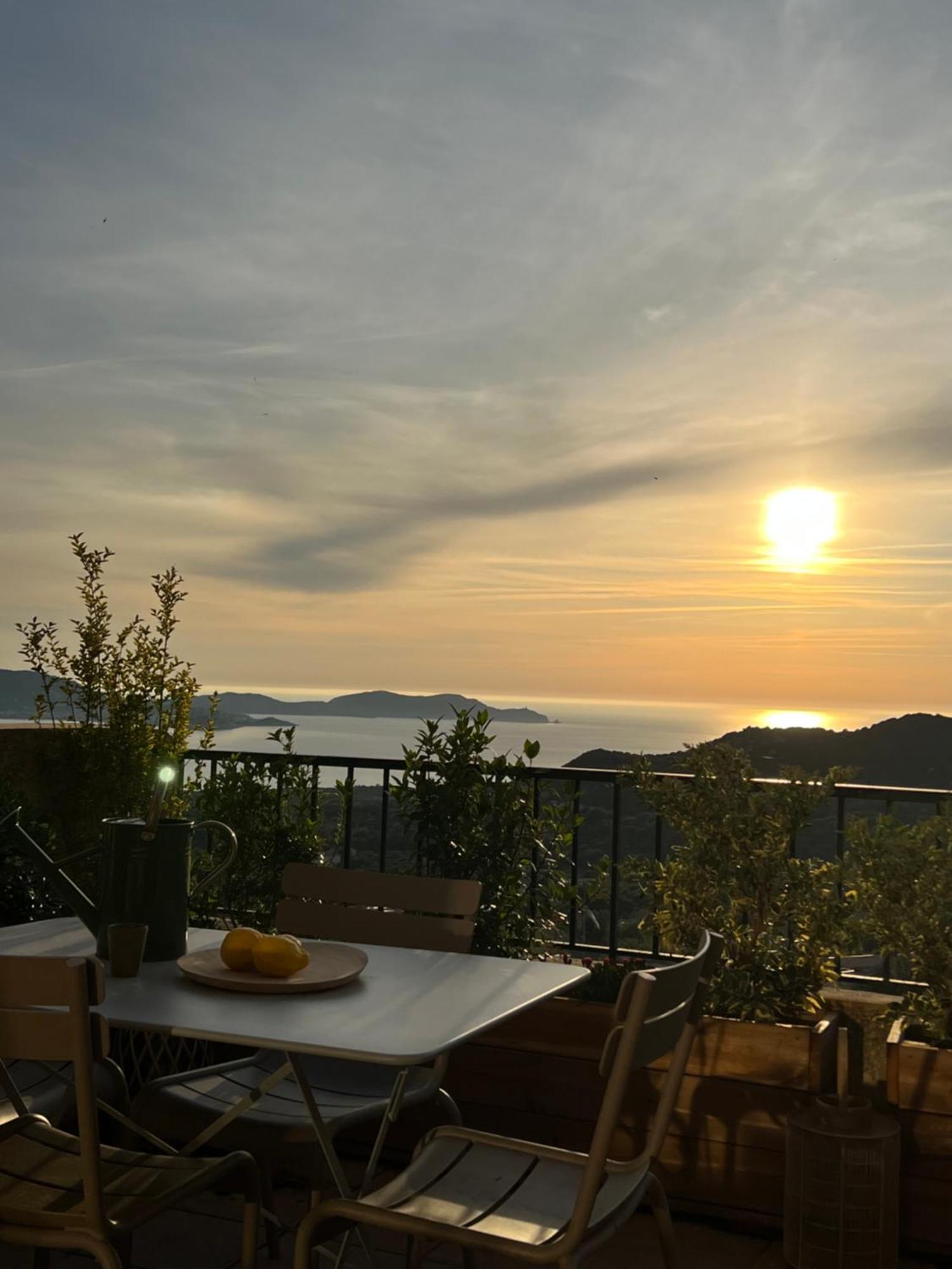 Standing - Village * Lumio (Corsica)